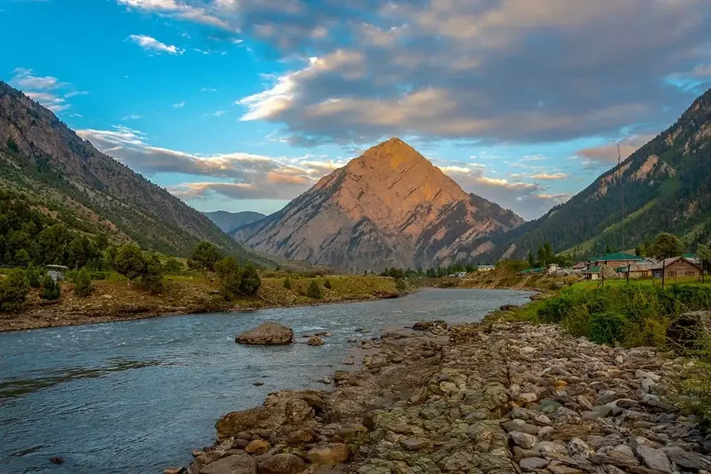 Habba Khatoon peak and river in Gurez Valley · image source: Capture A Trip